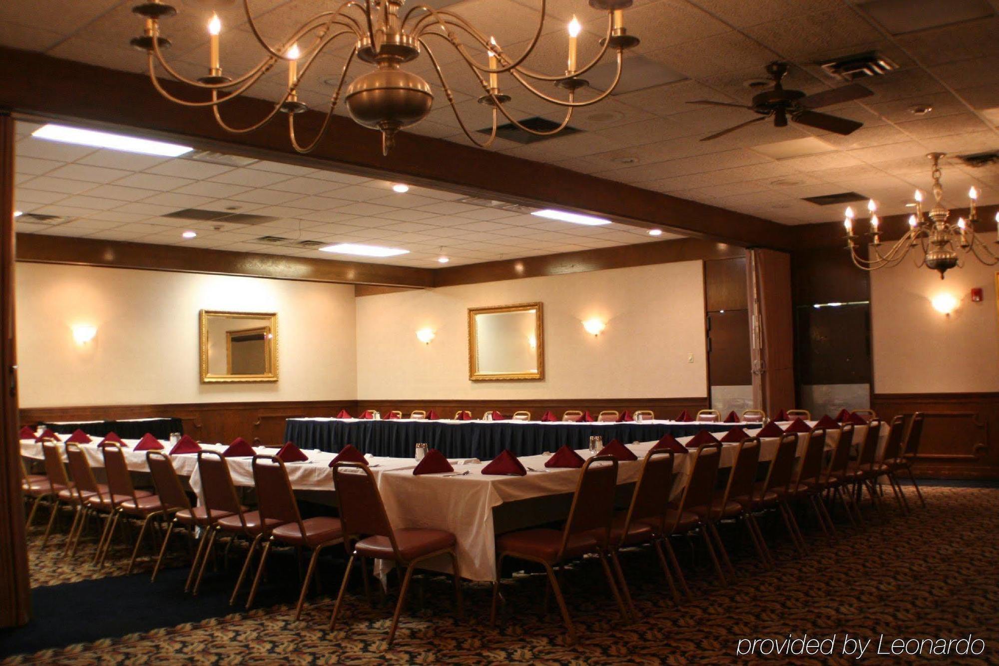 Hotel Carlisle & Embers Convention Center Facilidades foto